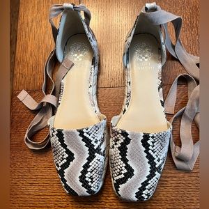Vince Camuto Size 9 snakeskin espadrilles